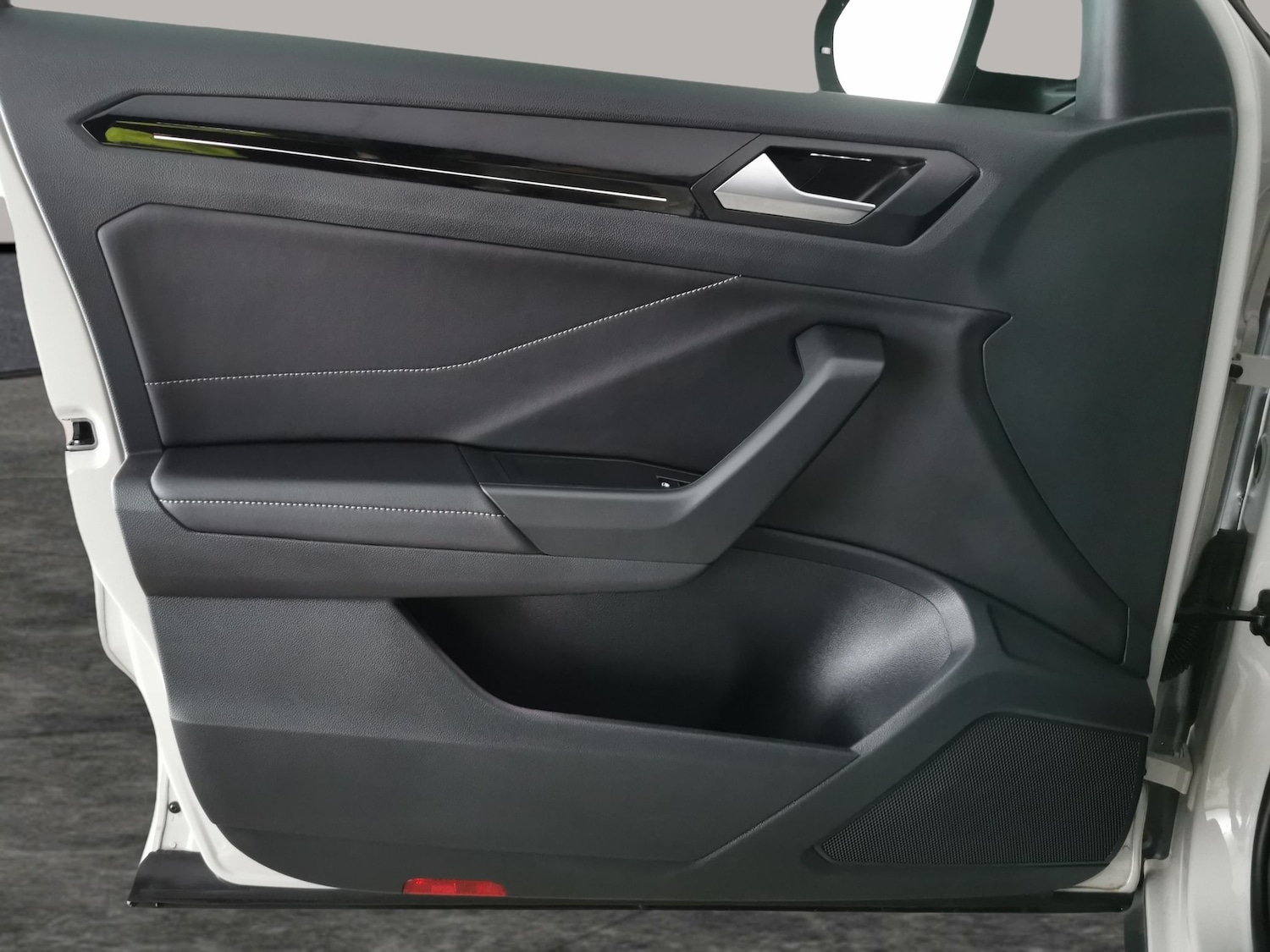 Used Volkswagen T-Roc 2025 for sale - 77286049: Photo 28