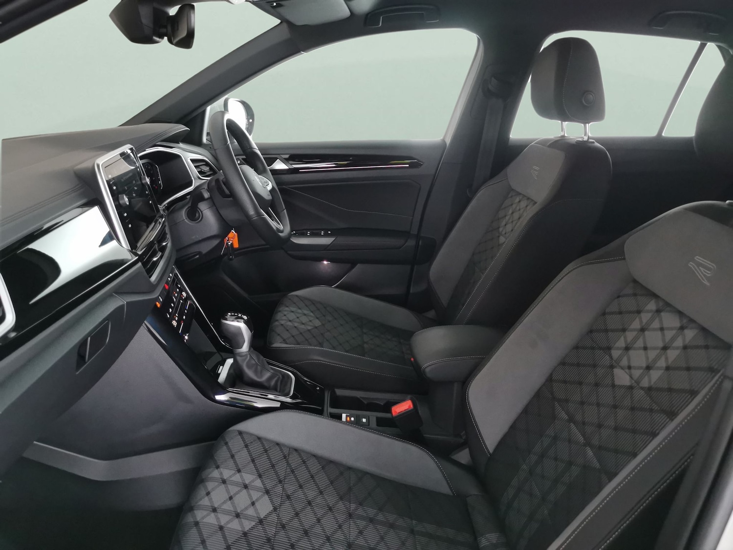 Used Volkswagen T-Roc 2025 for sale - 77286049: Photo 4