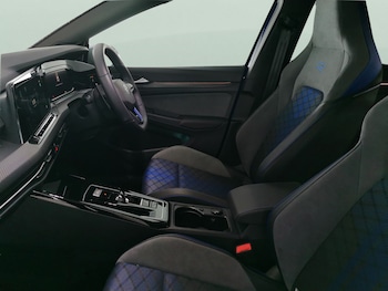 Used Volkswagen Golf 2024 for sale - 77240638: Photo