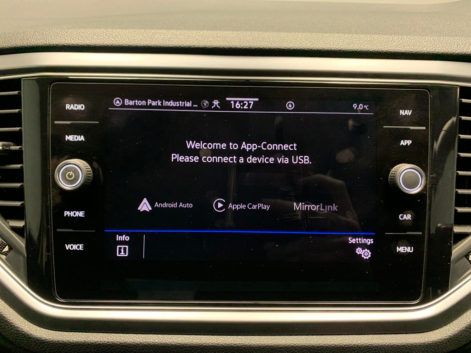 Used Volkswagen T-Roc 2022 for sale - 77576873: Photo 14