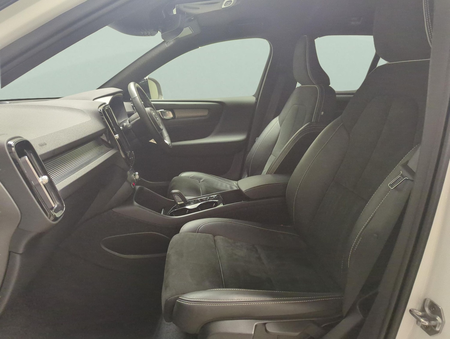 Used Volvo XC40 2021 for sale - 78094235: Photo 4