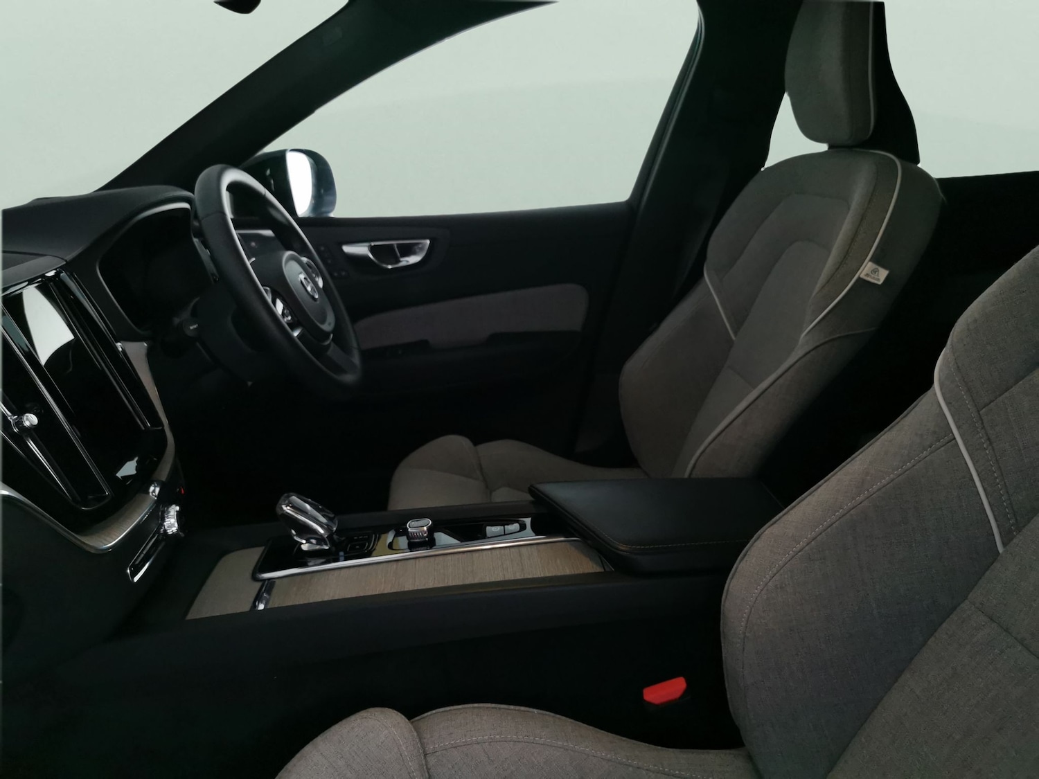 Used Volvo XC60 2022 for sale - 77127922: Photo 4