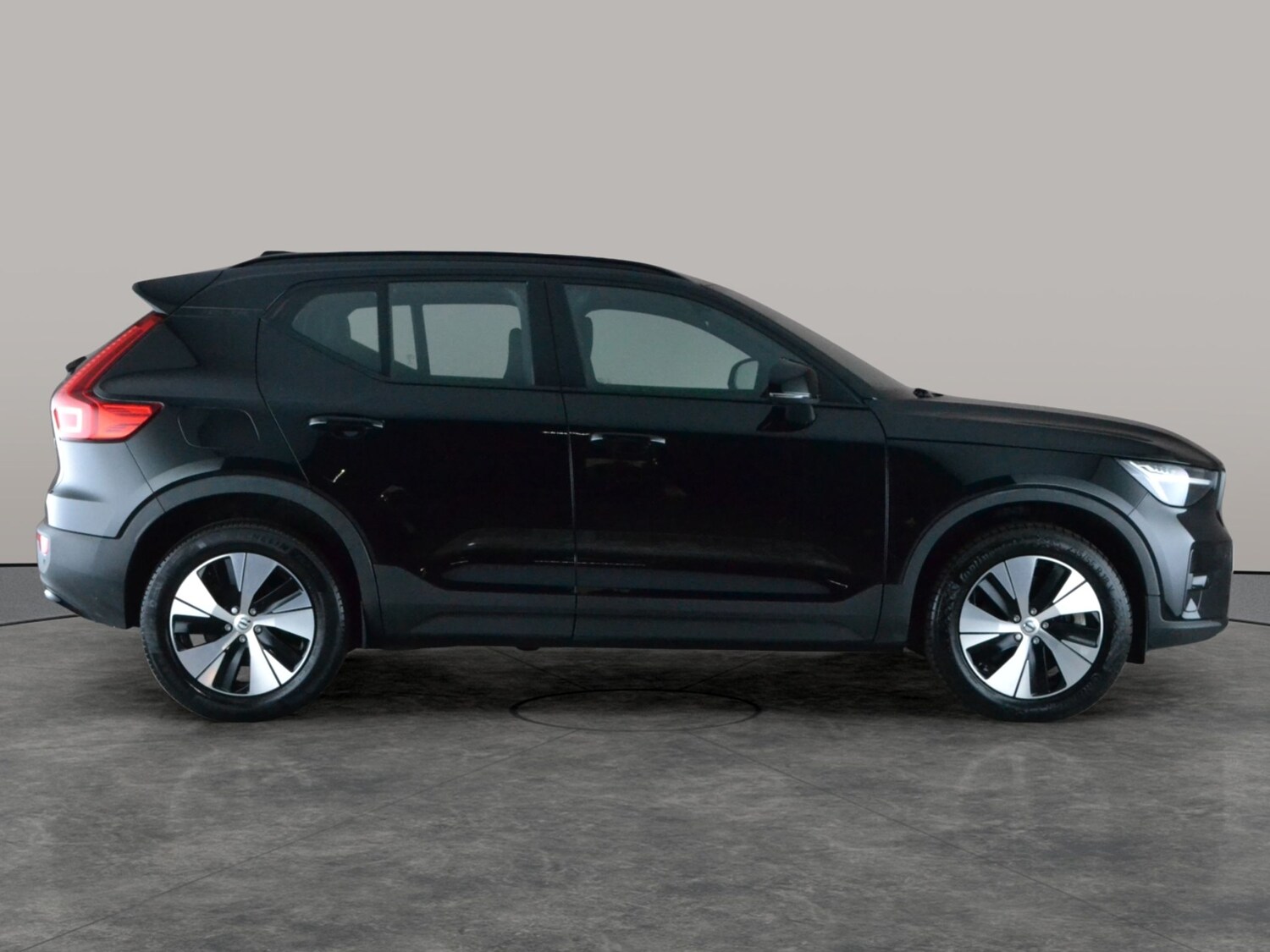 Used Volvo XC40 2023 for sale - 77560885: Photo 9