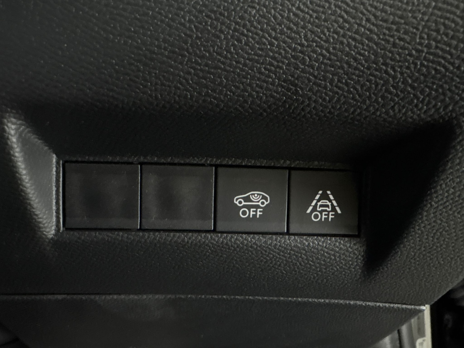 Used Peugeot E-2008 2022 for sale - 77043558: Photo 20