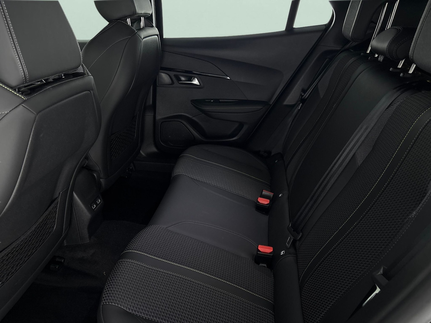 Used Peugeot E-2008 2022 for sale - 77043558: Photo 25