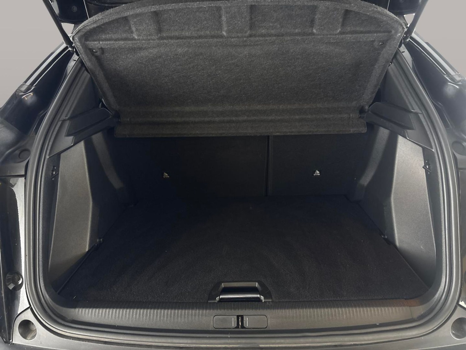 Used Peugeot E-2008 2022 for sale - 77043558: Photo 31