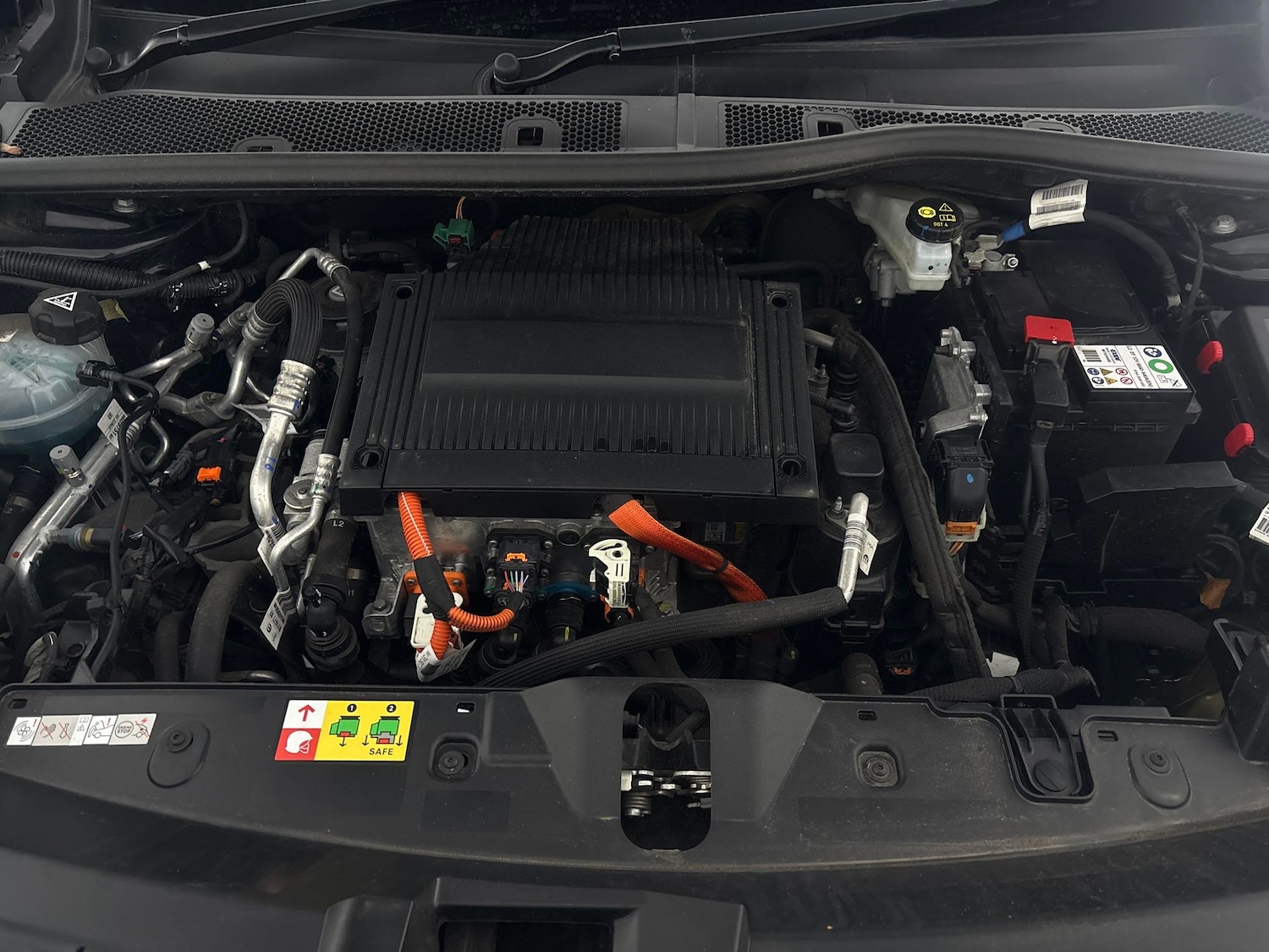 Used Peugeot E-2008 2022 for sale - 77043558: Photo 33