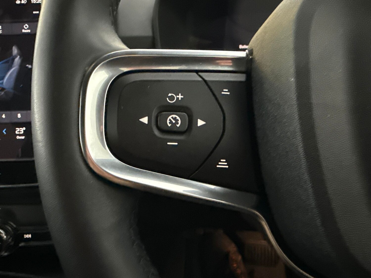 Used Volvo XC40 2023 for sale - 77443155: Photo 20