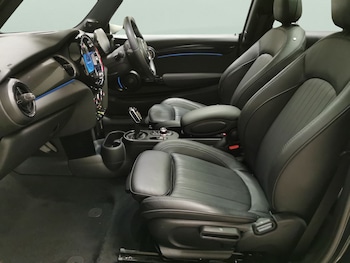 Used MINI Hatch 2023 for sale - 77691340: Photo