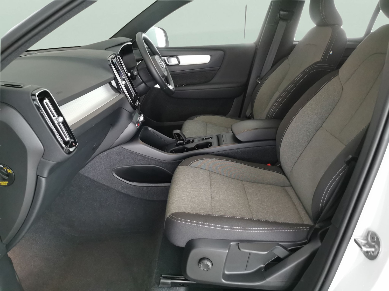 Used Volvo XC40 2024 for sale - 77255647: Photo 4