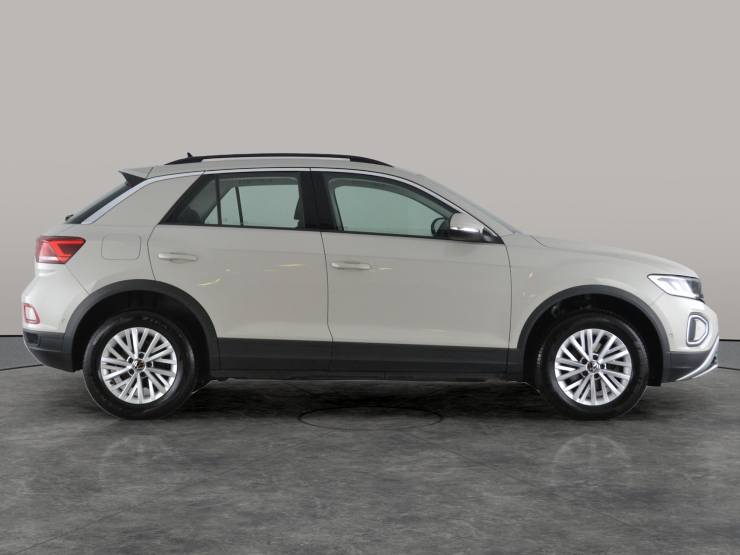Used Volkswagen T-Roc 2023 for sale - 76525990: Photo 10