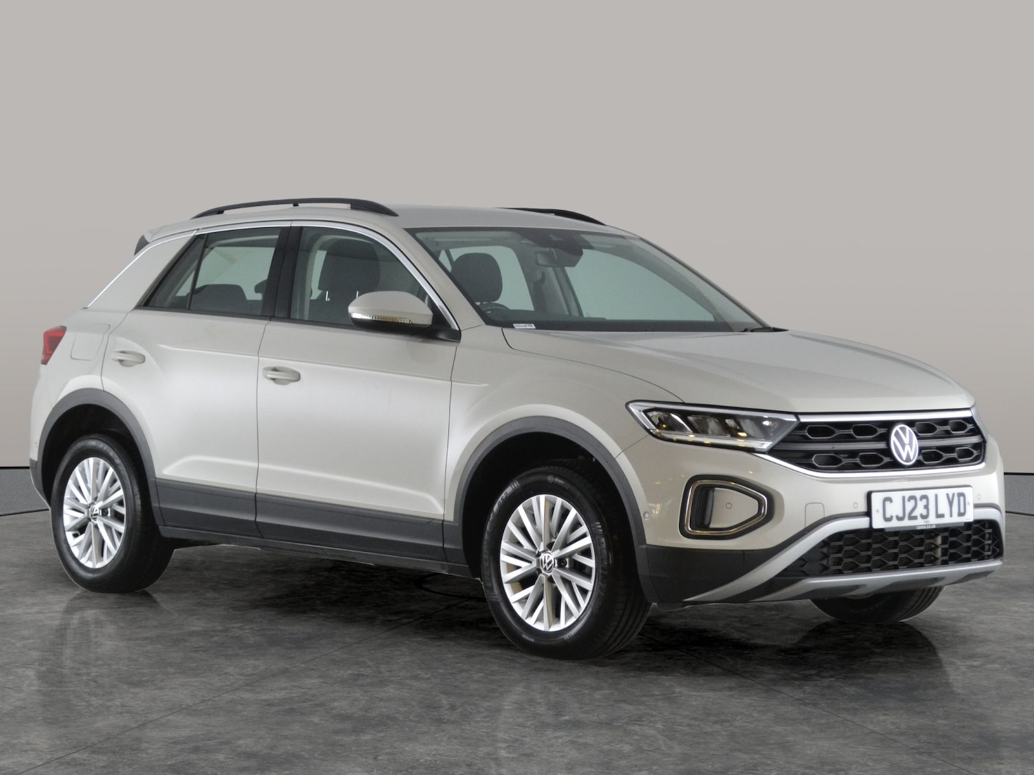 Used Volkswagen T-Roc 2023 for sale - 76525990: Photo 11