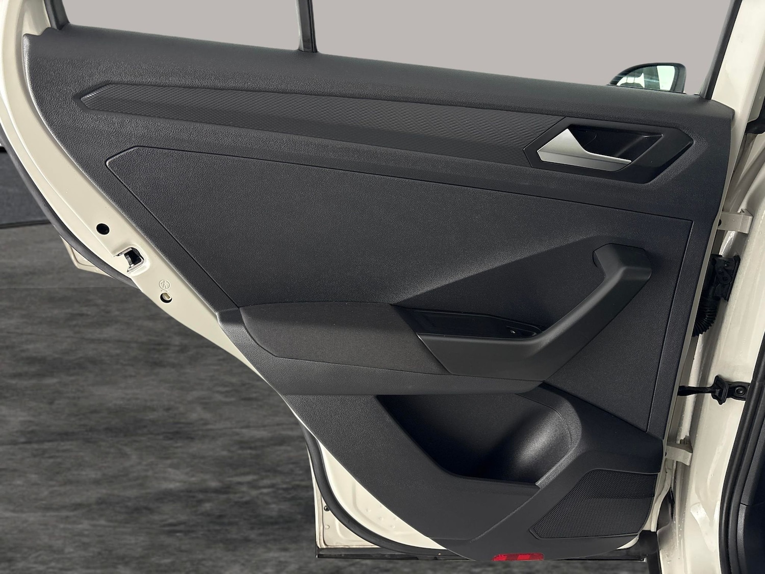 Used Volkswagen T-Roc 2023 for sale - 76525990: Photo 29