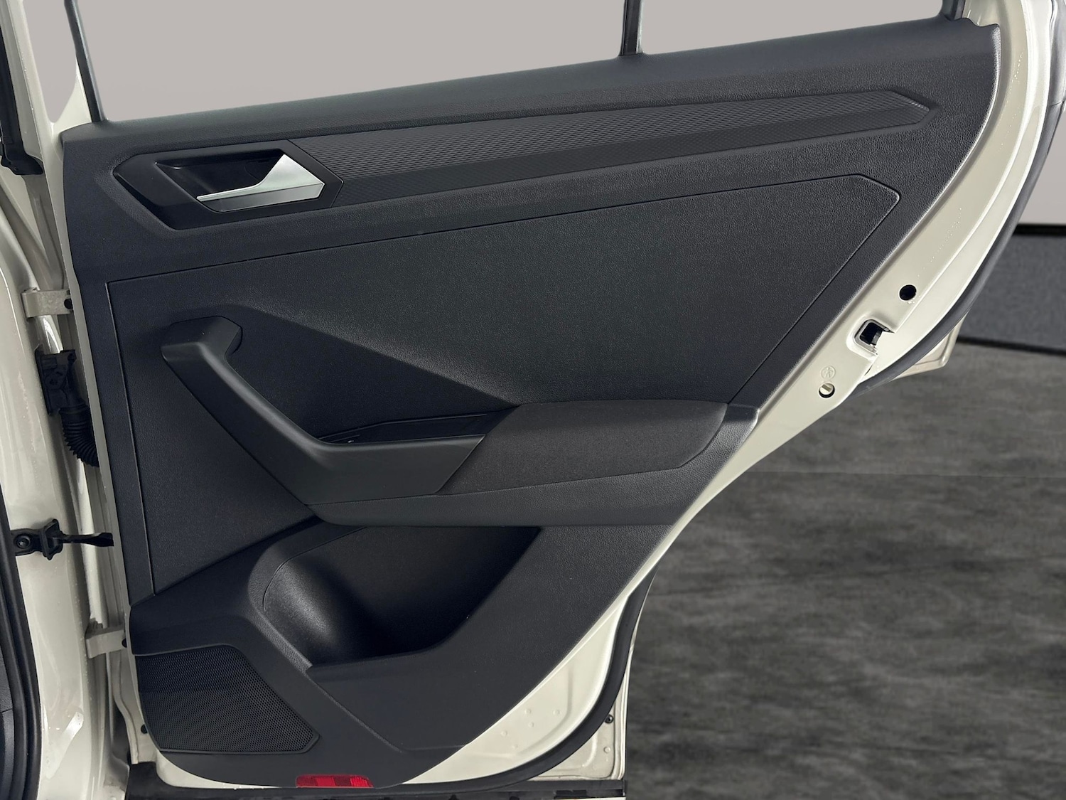 Used Volkswagen T-Roc 2023 for sale - 76525990: Photo 30