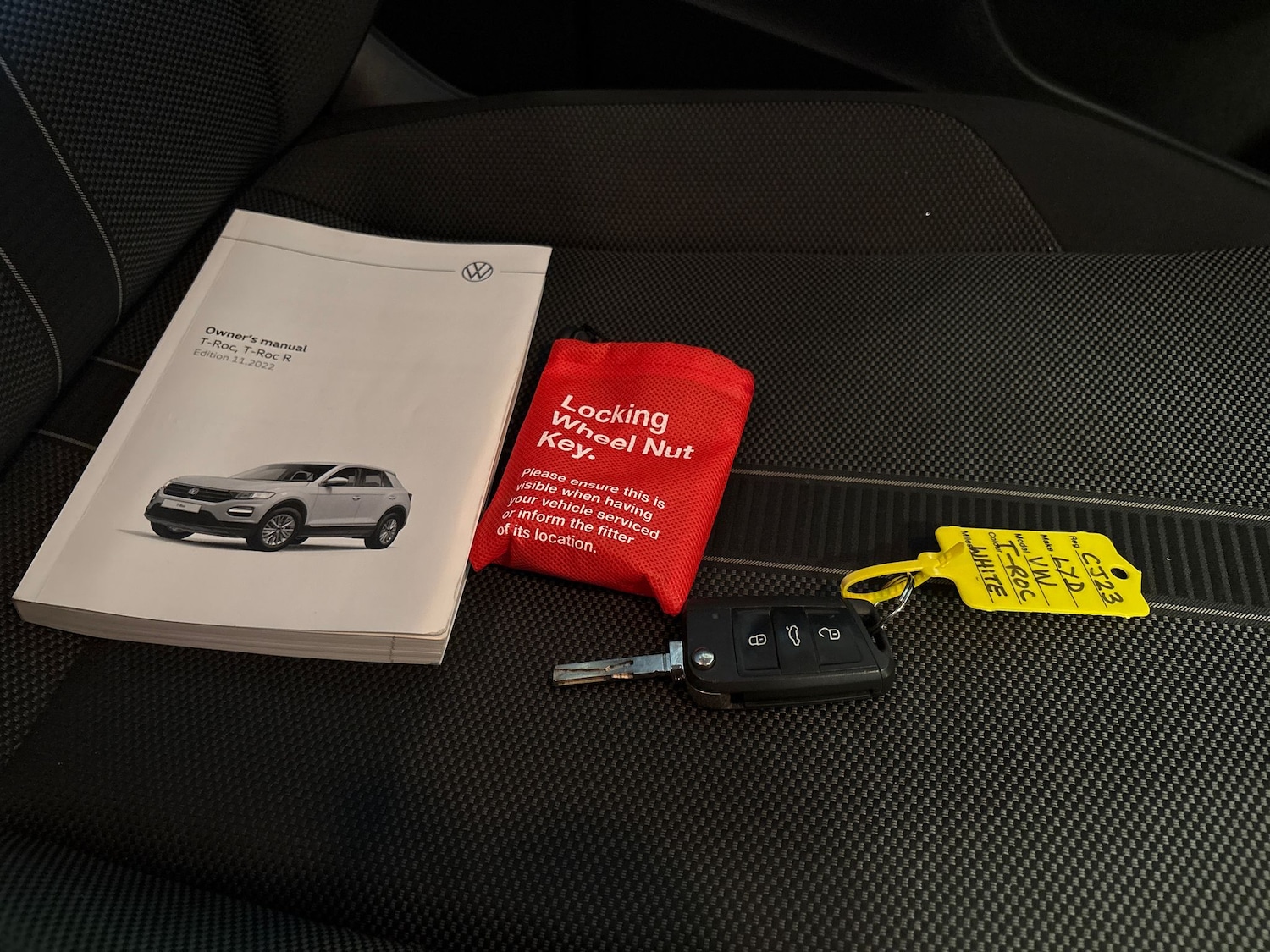 Used Volkswagen T-Roc 2023 for sale - 76525990: Photo 32