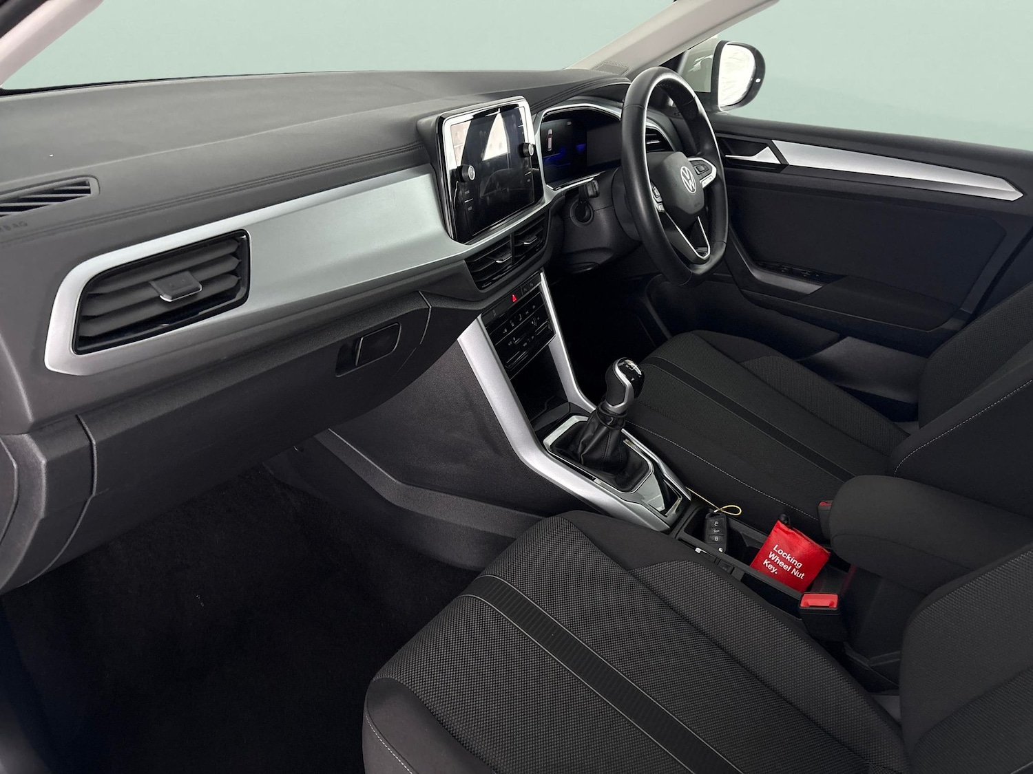 Used Volkswagen T-Roc 2023 for sale - 76525990: Photo 4