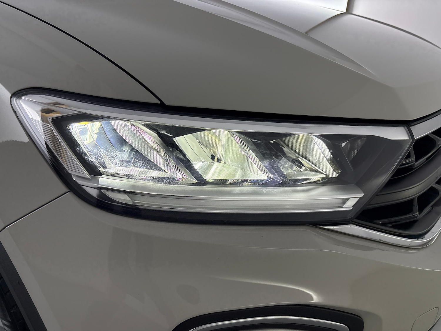 Used Volkswagen T-Roc 2023 for sale - 76525990: Photo 5