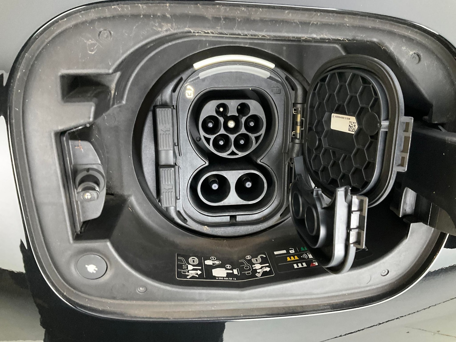 Used Mercedes-Benz EQC 2022 for sale - 76342380: Photo 44