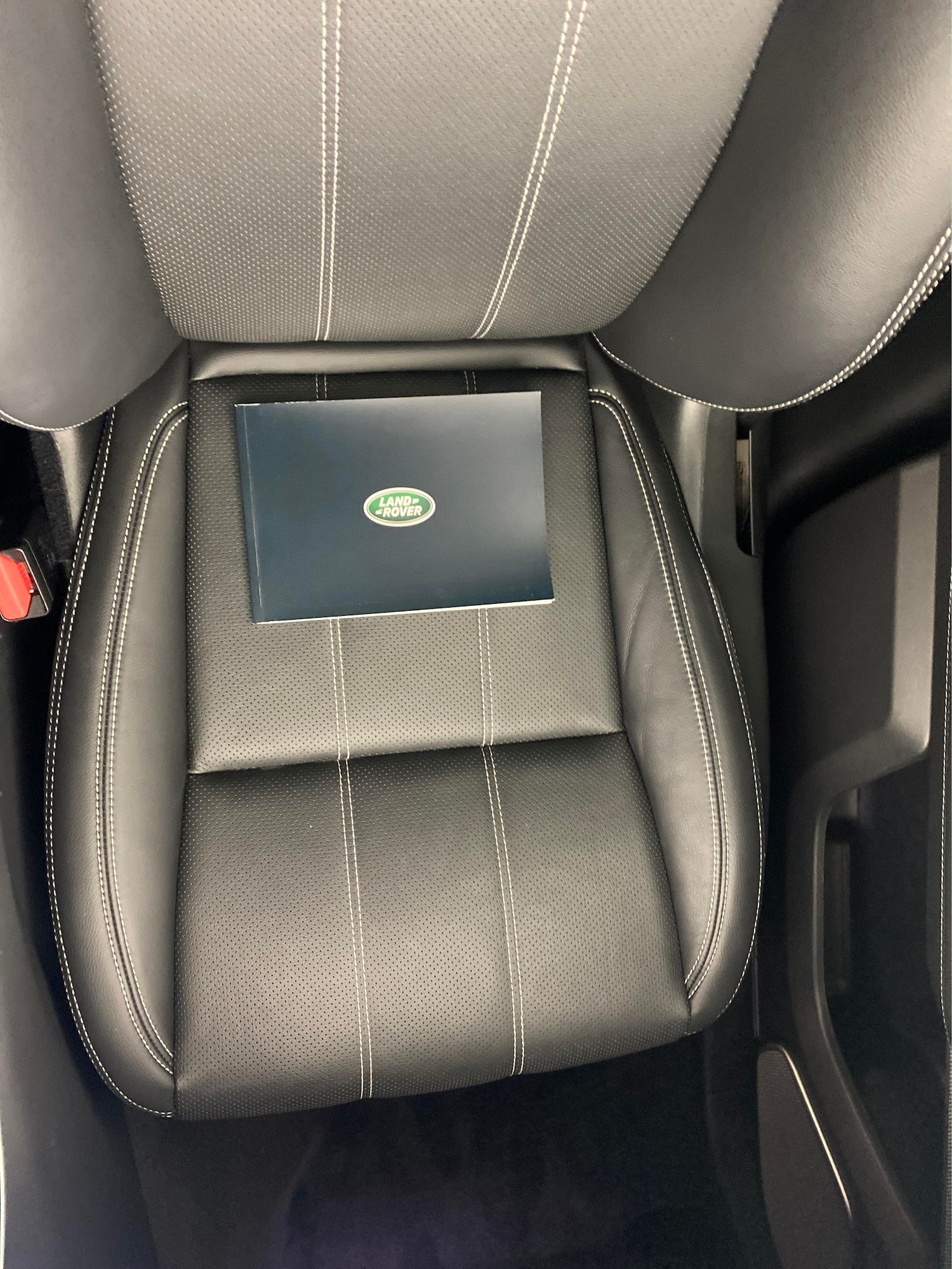 Used Land Rover Range Rover Velar 2022 for sale - 76845776: Photo 32