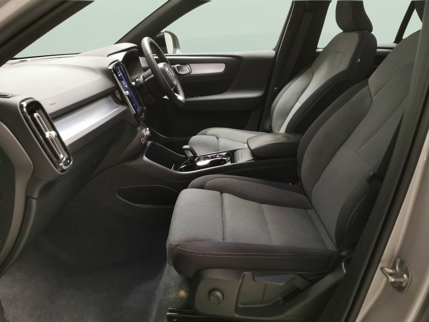 Used Volvo XC40 2024 for sale - 77399473: Photo 4