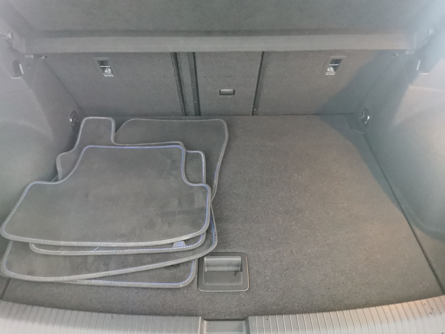 Used Volkswagen T-Roc 2023 for sale - 77432405: Photo 32