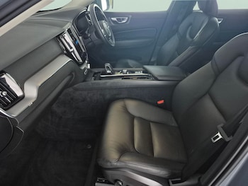 Used Volvo XC60 2022 for sale - 79526843: Photo
