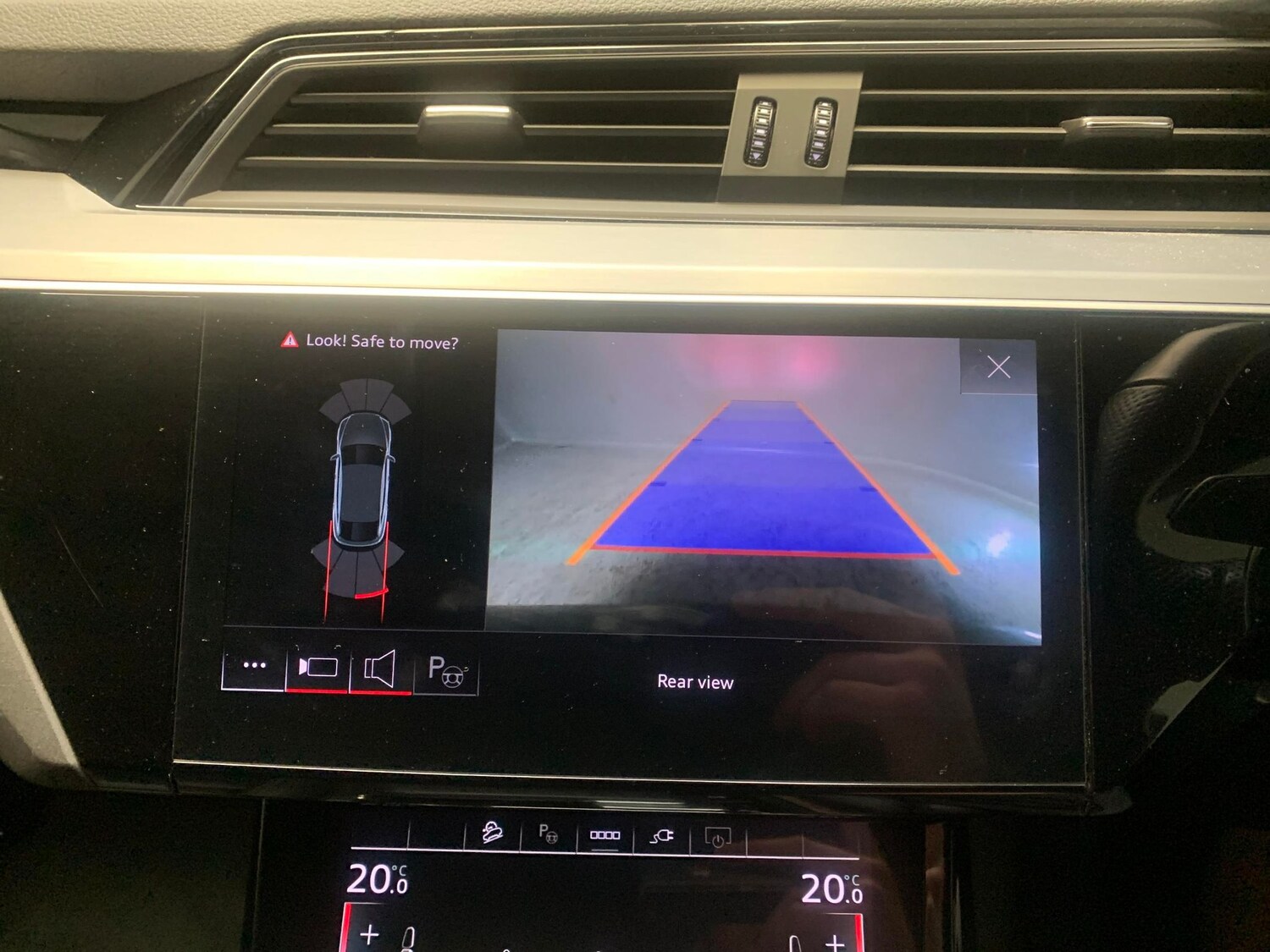 Used Audi e-tron 2022 for sale - 77381376: Photo 6