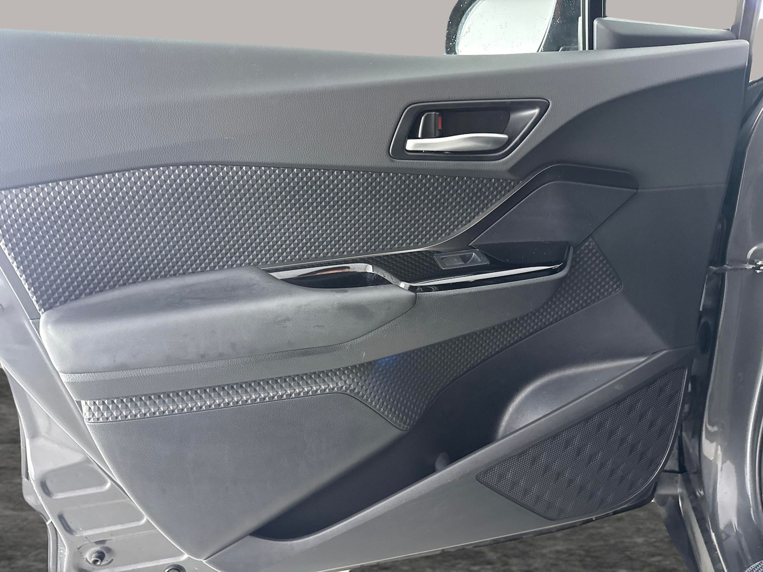 Used Toyota C-HR 2023 for sale - 77418014: Photo 26