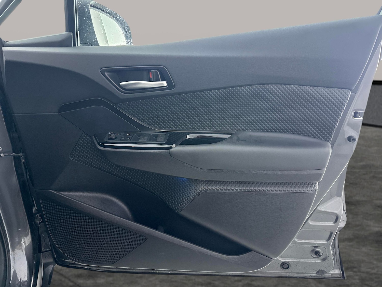 Used Toyota C-HR 2023 for sale - 77418014: Photo 28