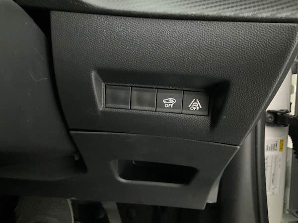 Used Peugeot E-2008 2023 for sale - 76271726: Photo 34