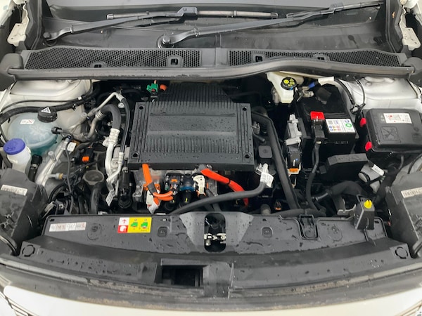 Used Peugeot E-2008 2023 for sale - 76271726: Photo 50