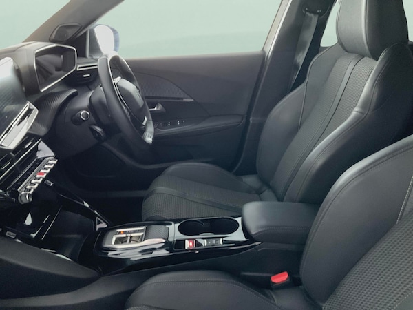Used Peugeot E-2008 2023 for sale - 76271726: Photo 5