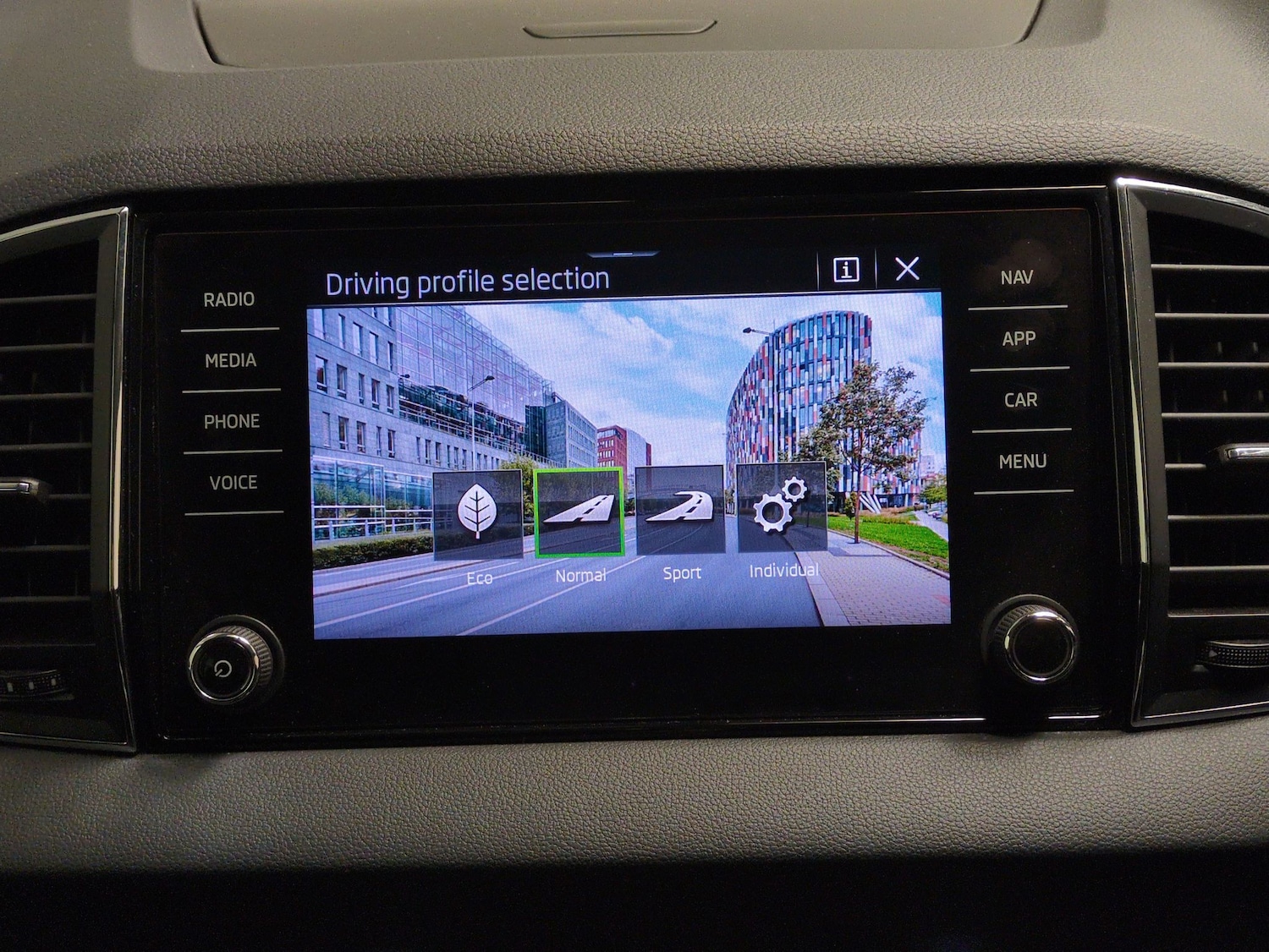 Used Skoda Karoq 2022 for sale - 77636443: Photo 16