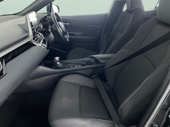 Used Toyota C-HR 2021 for sale - 76931966: Photo