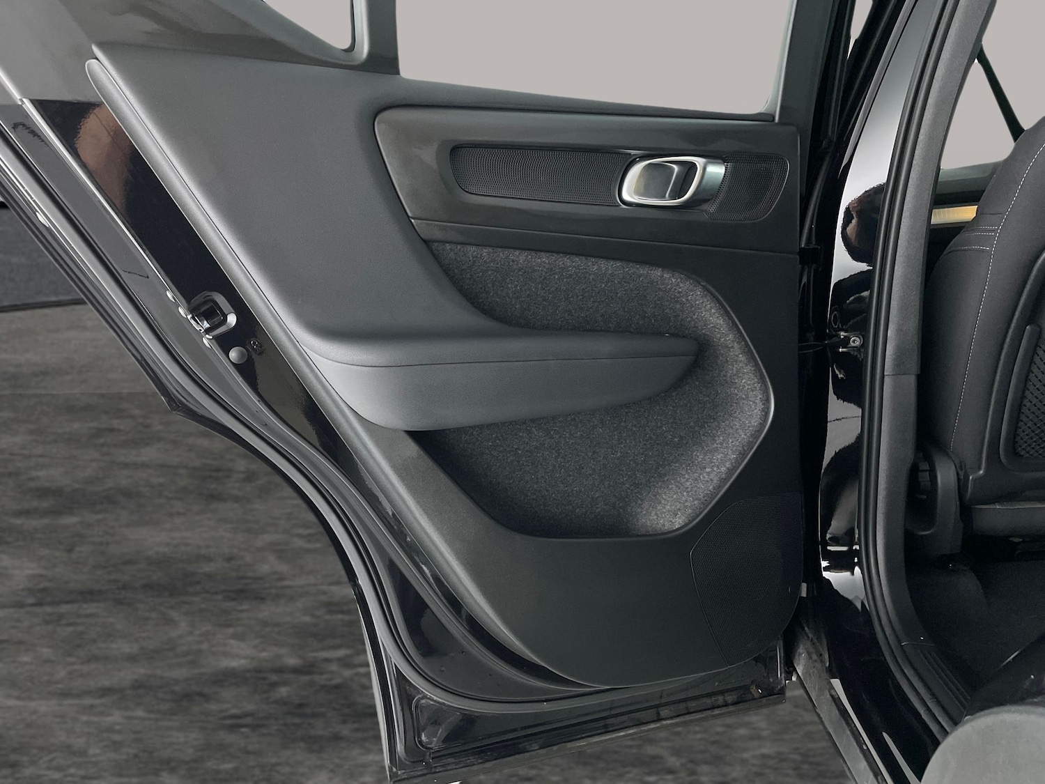 Used Volvo XC40 2024 for sale - 76842407: Photo 32