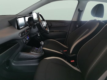 Used Hyundai i10 2023 for sale - 77502369: Photo