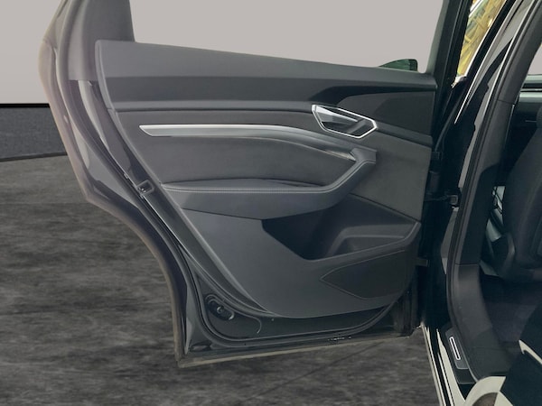 Used Audi e-tron 2022 for sale - 76290689: Photo 41