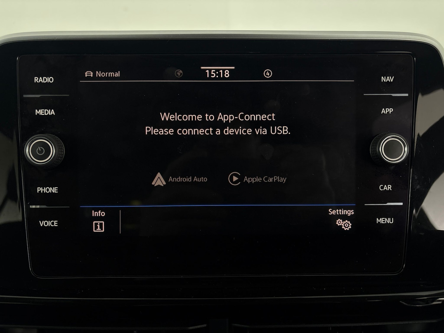 Used Volkswagen T-Roc 2024 for sale - 77702965: Photo 14