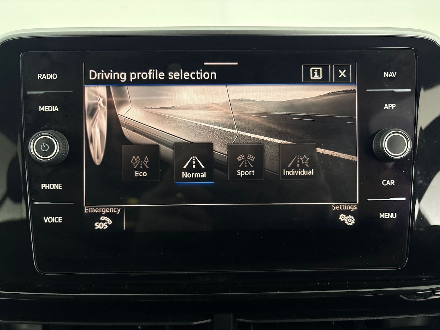 Used Volkswagen T-Roc 2024 for sale - 77702965: Photo 17