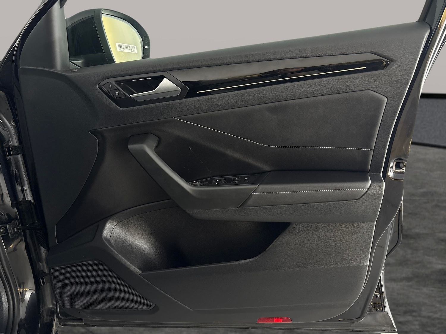 Used Volkswagen T-Roc 2024 for sale - 77702965: Photo 31