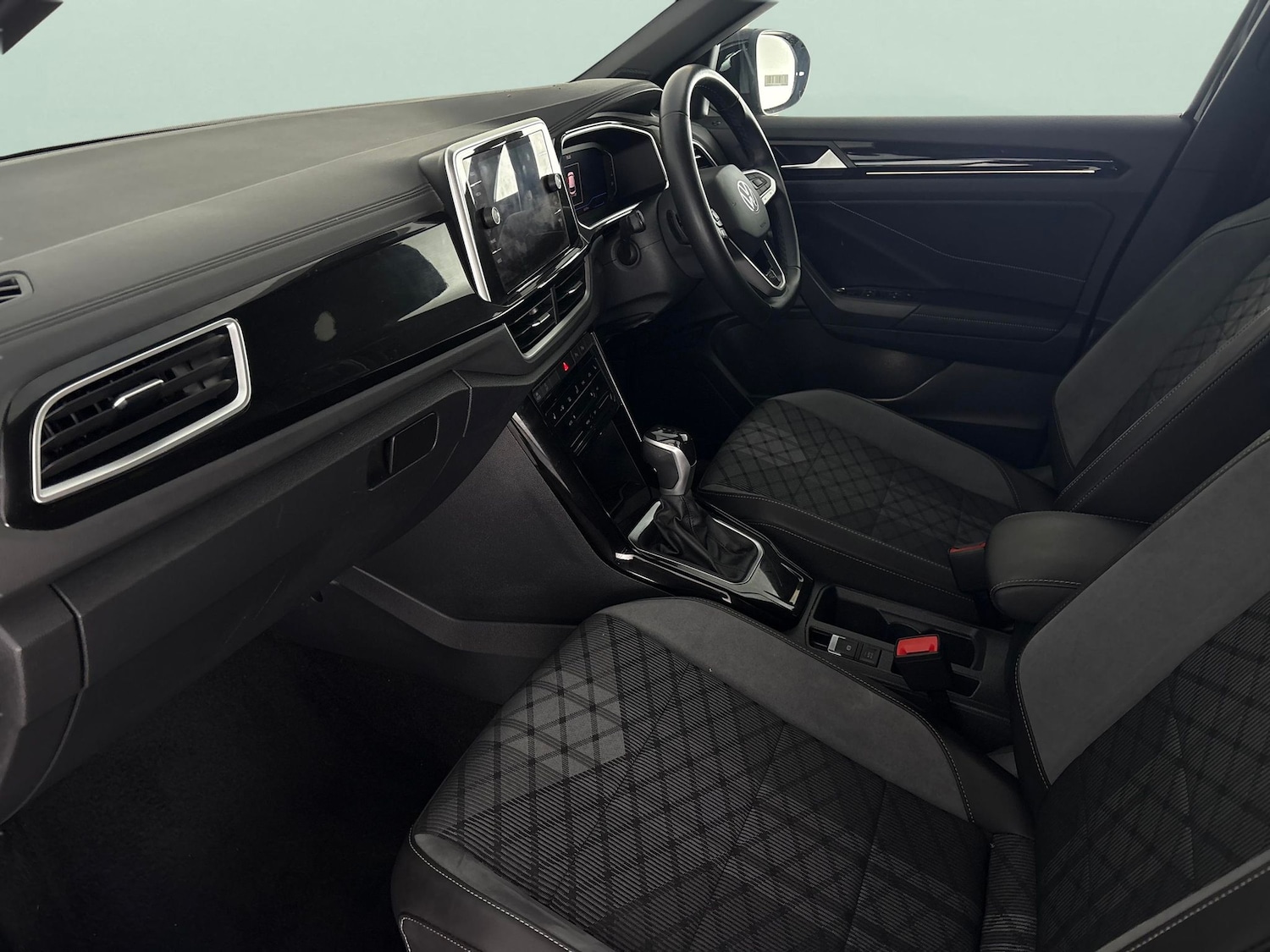 Used Volkswagen T-Roc 2024 for sale - 77702965: Photo 4