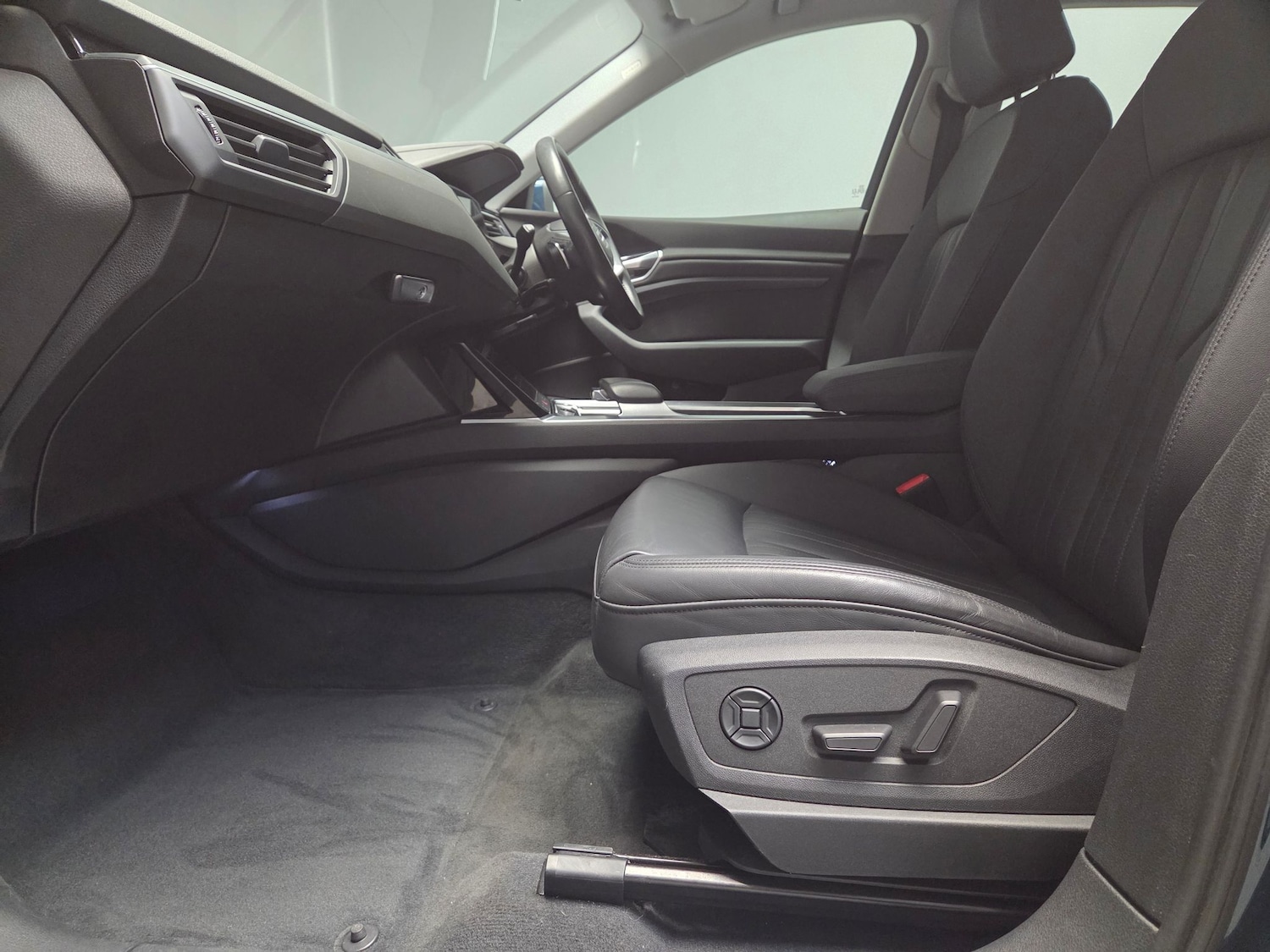 Used Audi e-tron 2020 for sale - 77679238: Photo 4