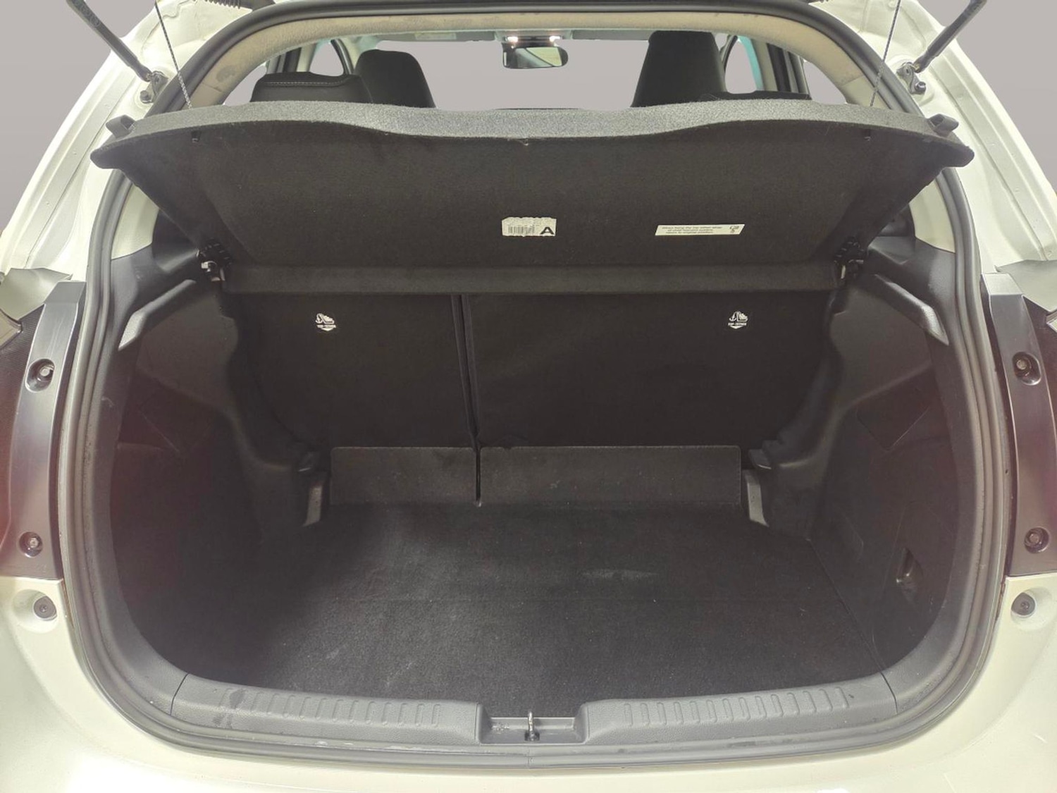 Used Mazda Mazda2 HYBRID 2023 for sale - 77636409: Photo 29