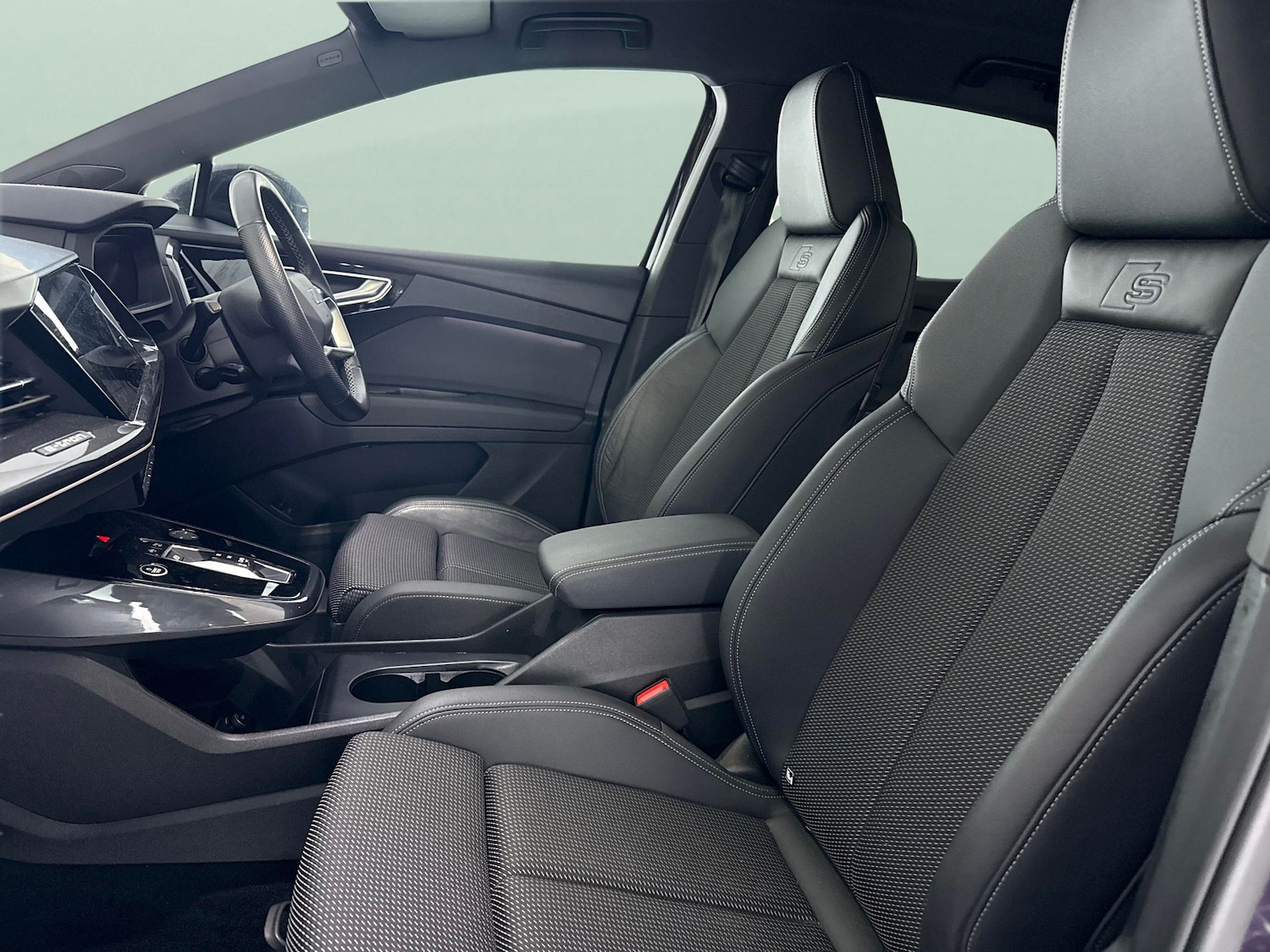 Used Audi Q4 e-tron 2023 for sale - 77760372: Photo 4