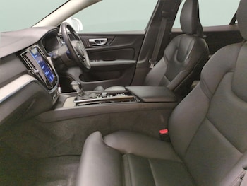 Used Volvo V60 2019 for sale - 75594144: Photo