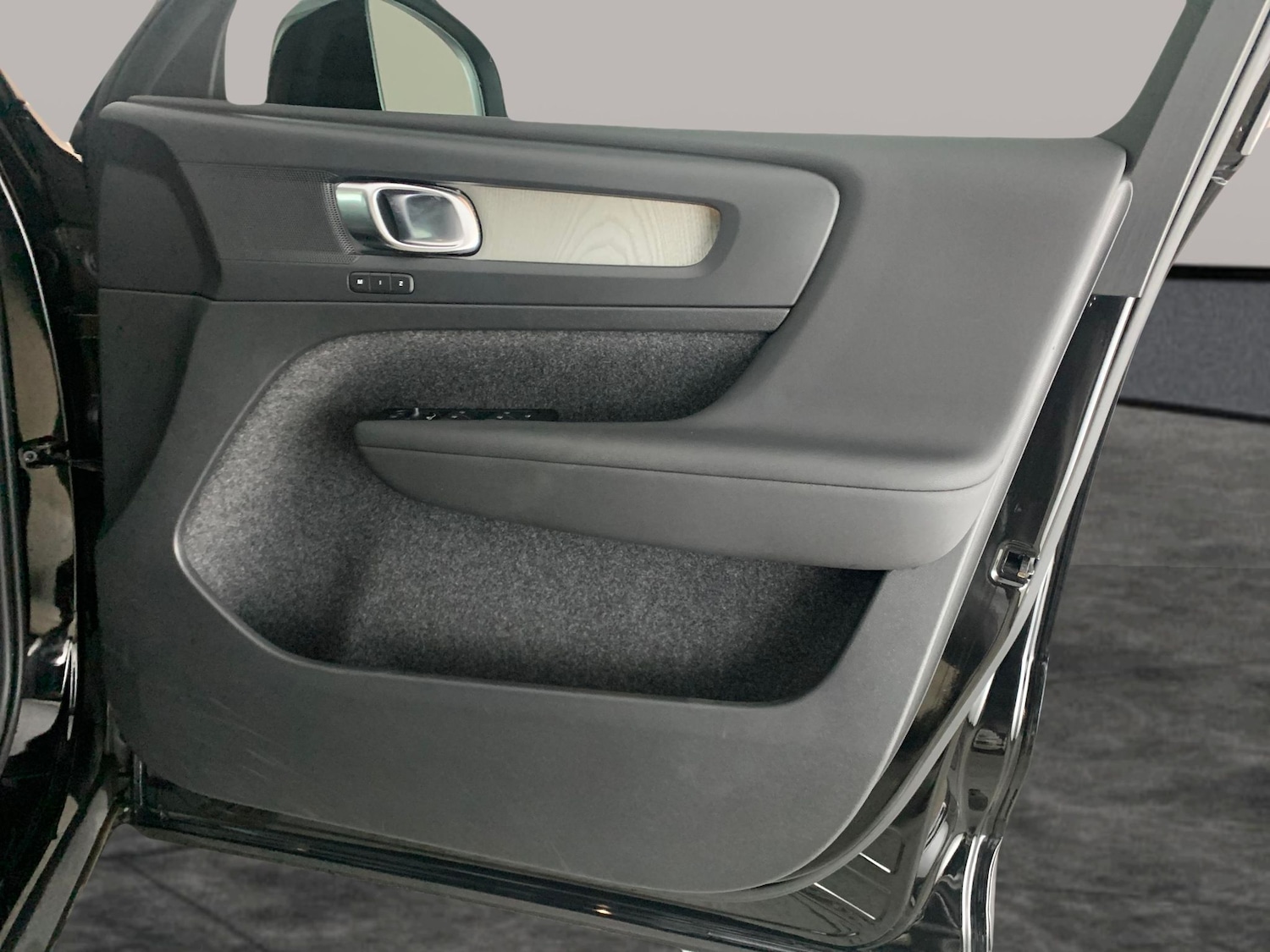 Used Volvo XC40 2022 for sale - 77076083: Photo 31