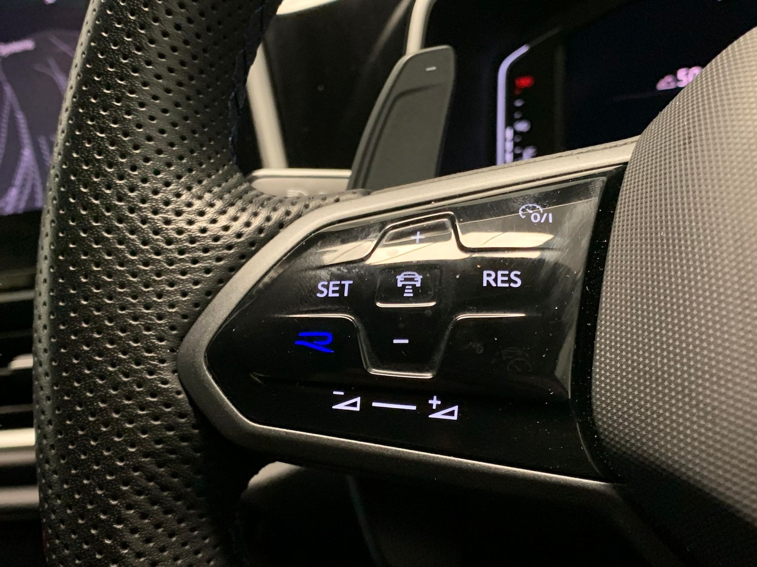 Used Volkswagen T-Roc 2023 for sale - 77043671: Photo 22