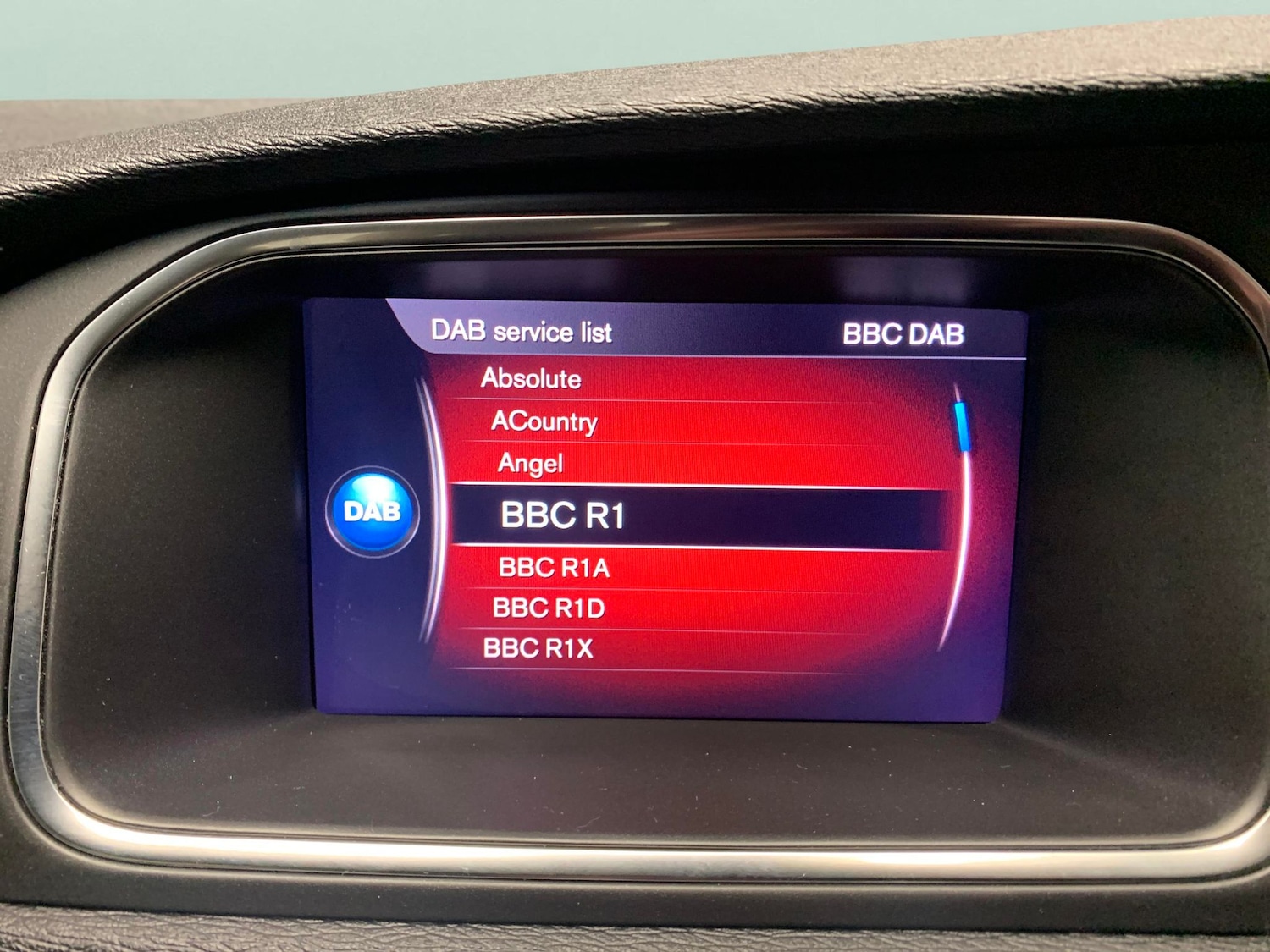 Used Volvo V40 Cross Country 2018 for sale - 77888987: Photo 6