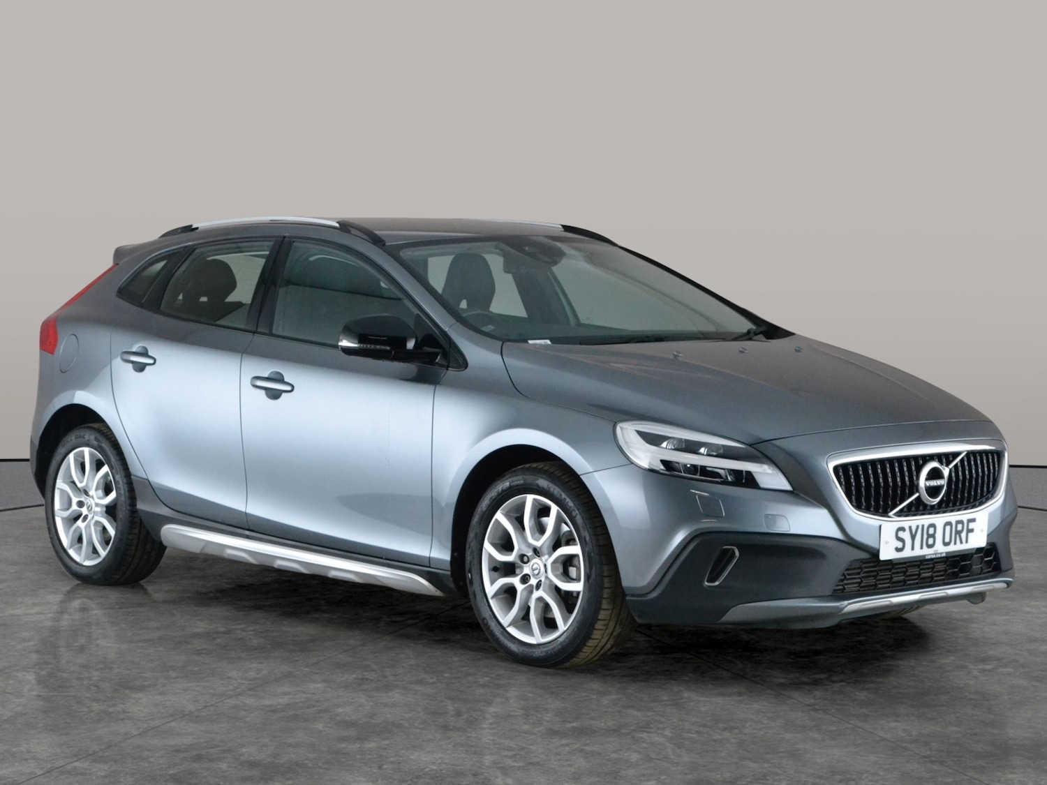 Used Volvo V40 Cross Country 2018 for sale - 77888987: Photo 8