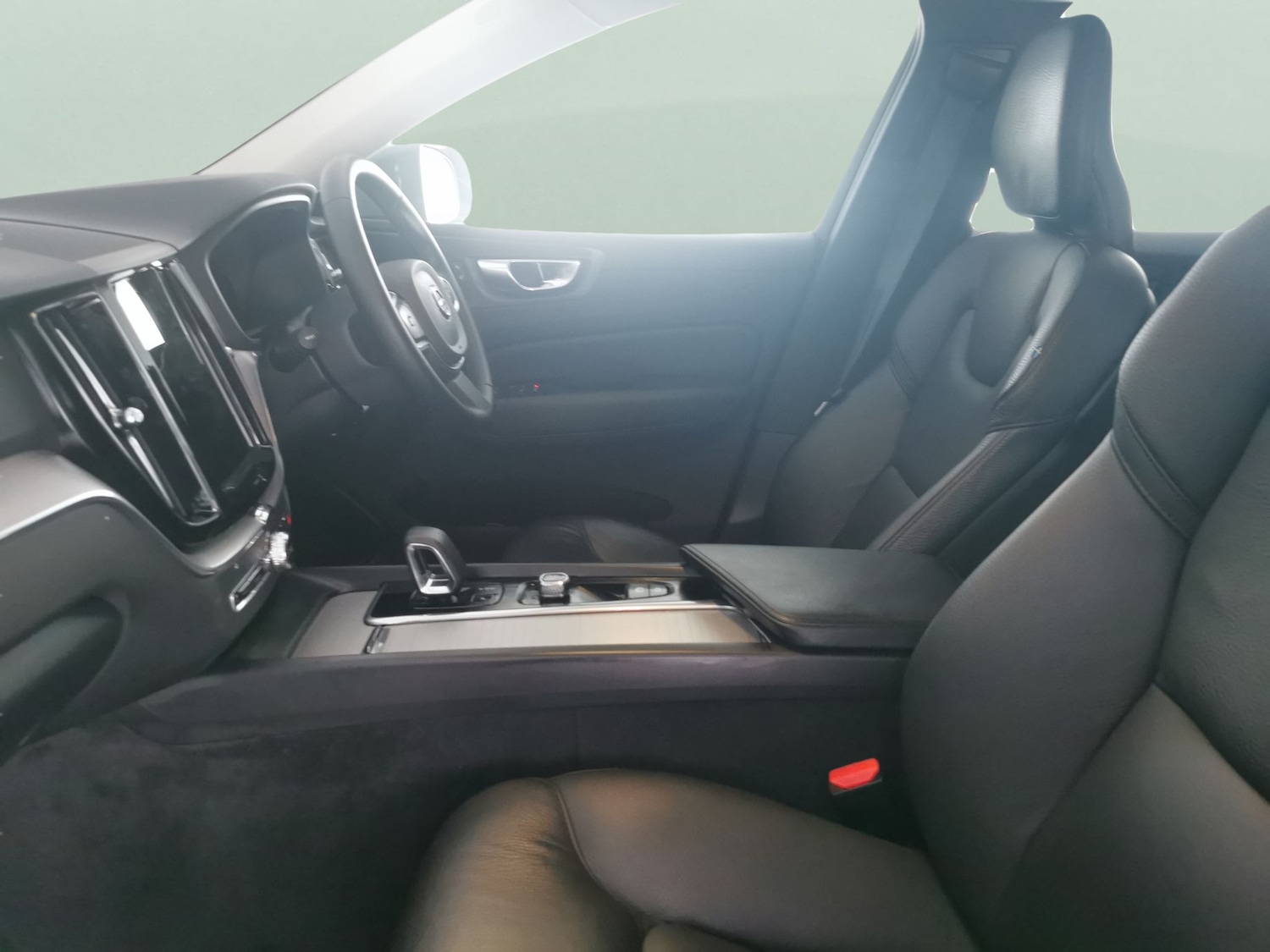 Used Volvo XC60 2022 for sale - 77614992: Photo 4